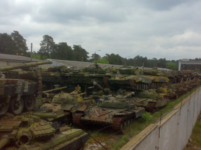 Militaria - Kievs-tank-cemetery08.jpg