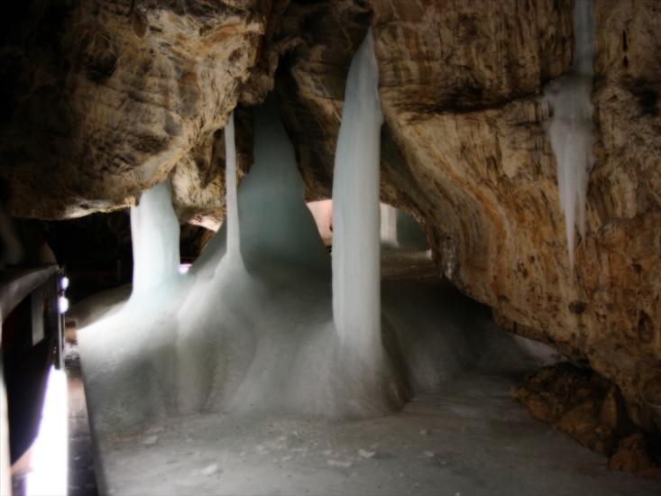 natura - demanova-ice-cave-wallpaper_2560x1920_88460.jpg