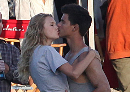 Taylor Lautner - taylor-set-kissing-taylor.jpg