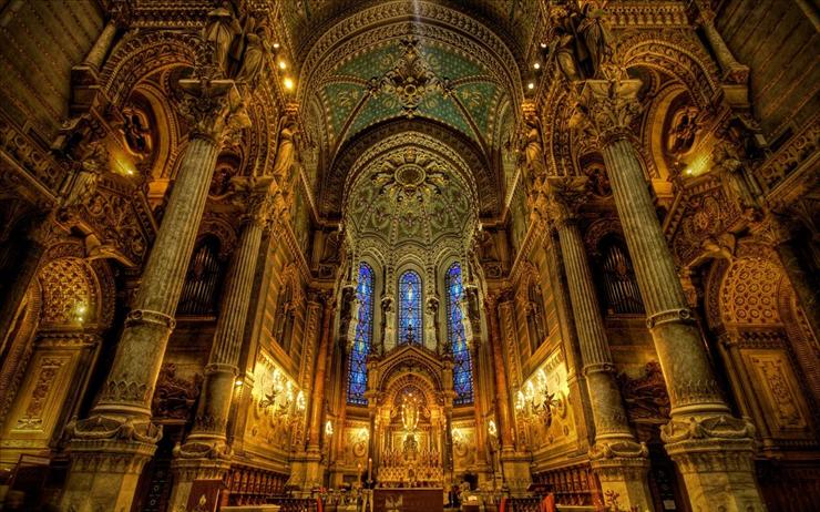 TAPETY WNĘTRZA - Notre Dame of Lyon.jpg