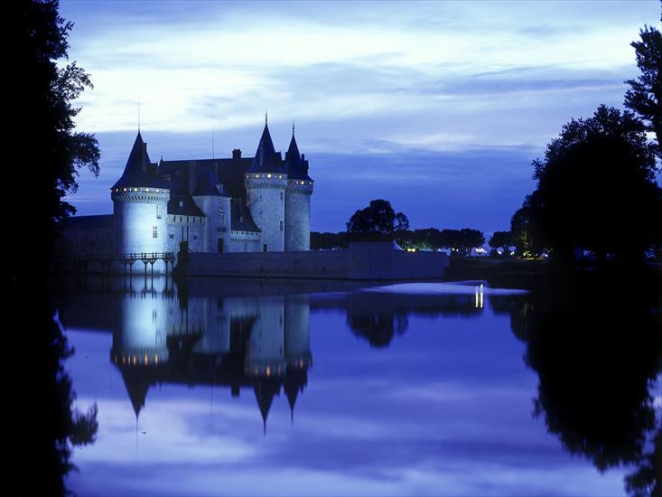 Francja - Chateau Sully-Sur-Loire, Loiret, France.jpg