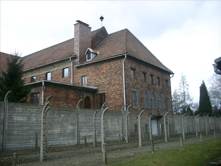 Auschwitz-Birkenau Auschwitz - 1384.JPG