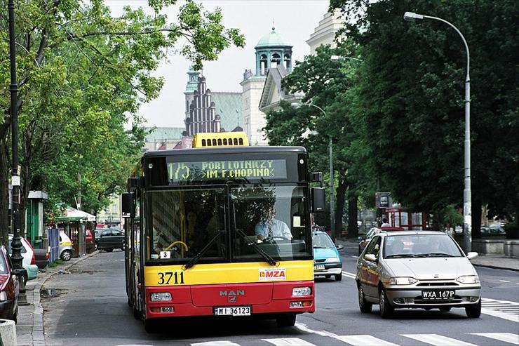 Autobusy - Jadący długi Man 175.jpg