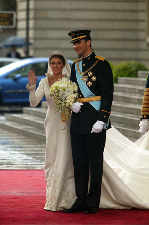 Hiszpańska Rodzin... - Ślub księcia Asturii Felipe i byłej prezenterki t...wizyjnej Leitizii Ortiz odbył się 22 maja 2004. .jpg