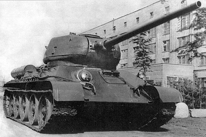 TAPETY CZOŁGI - Czołg średni T-34 85 fot. 7.jpg