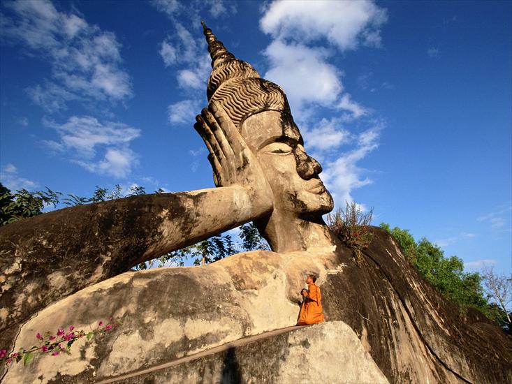 Krajobrazy - Reclining Buddha, Laos.jpg