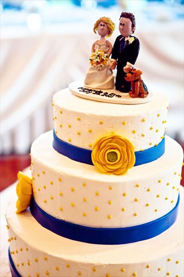 2011 - white-blue-yellow-dots-wedding-cake.jpg