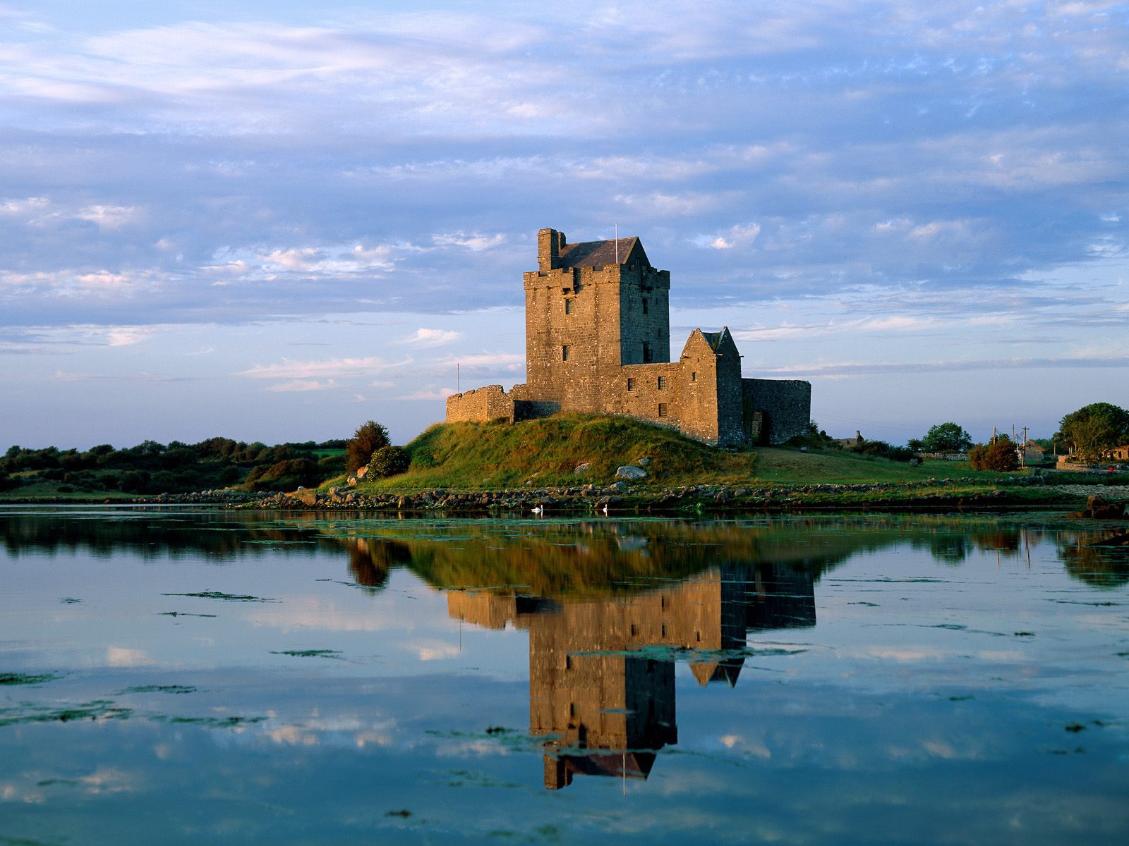 ZAMKI ŚWIATA - Dunguaire Castle, Kinvara, County Clare, Ireland.jpg