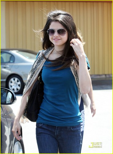 Selena Gomez - nf5l3a.jpg
