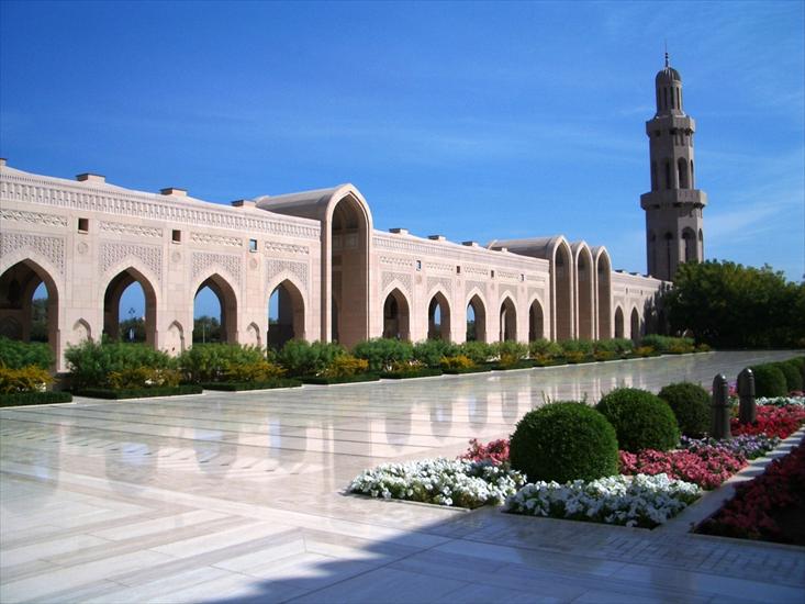 architektura 1 - Sultan Qaboos Grand Mosque in Muscat -  Oman courtyard.jpg