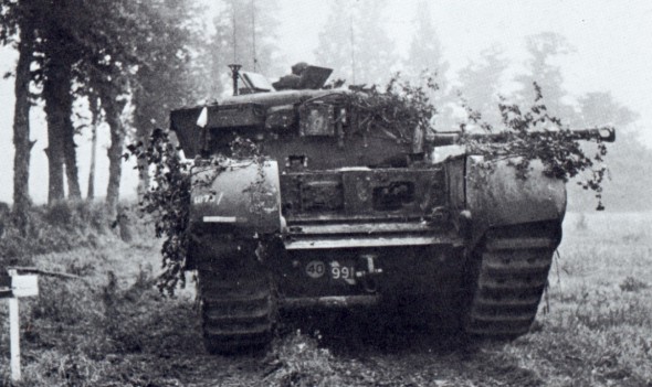 TAPETY CZOŁGI - A 22 Churchill Mark VI.jpg