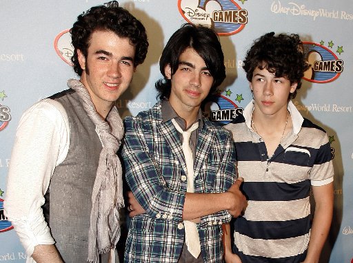 Jonas Brothers - People_Jonas_Brothers.JPG
