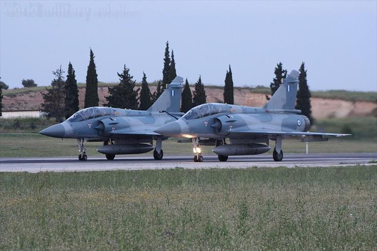 Mirage 2000  francuski samolot myśliwski i myśliwsko-szturmowy - Dassault Mirage 2000B - w oczekiwaniu na start 3.JPG