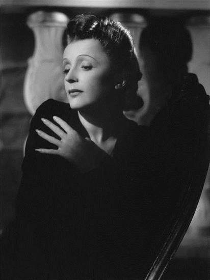 Edit Piaf - cudowny głos, tragicznie doświadczona przez los - EdithPiaf1947.jpg