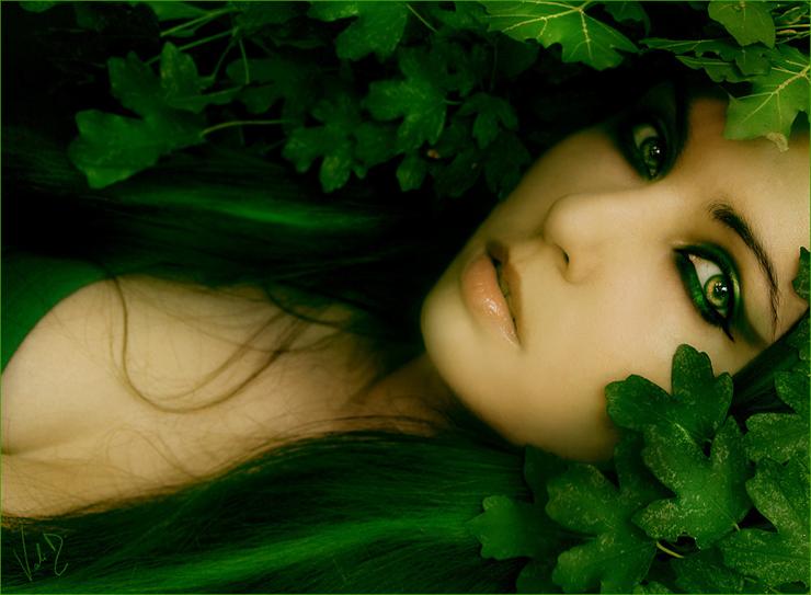 KOCHANKI JEGO - O-W Green_woman_by_ValentinaKallias.jpg