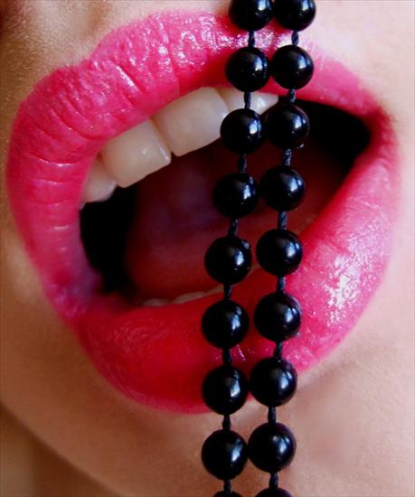 Piękne Usta - lips____by_lolindarphoto.jpg