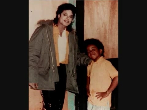  MJ z fanami,dziećmi itd - safsf-michael-jackson-9447572-480-3601.jpg