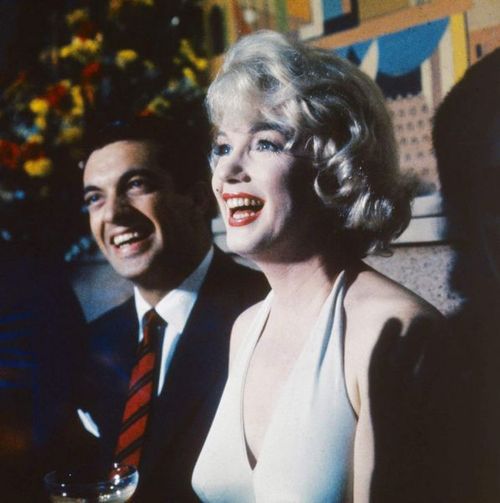 Marilyn Monroe-pieniądze szczęścia nie dają-dopiero zakupy - tumblr_musnqjbSDU1qkuou9o1_500.jpg