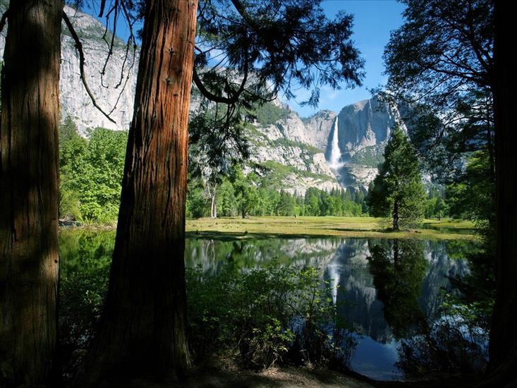 397 ujęć Natury HQ - Mirrored, Upper Yosemite Falls, Yosemite National Park, California.jpg
