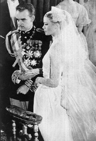 Księstwo Monako - Grace Kelly poznała księcia Rainiera na festiwalu w...ku. Poślubiła go rok później - 19 kwietnia 1956 r..jpg