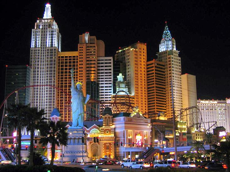 Las Vegas at Night - veggaaaas.jpg