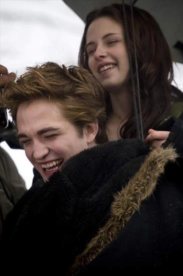 Robert Pattinson - Twilight_giggling_actors1.jpg