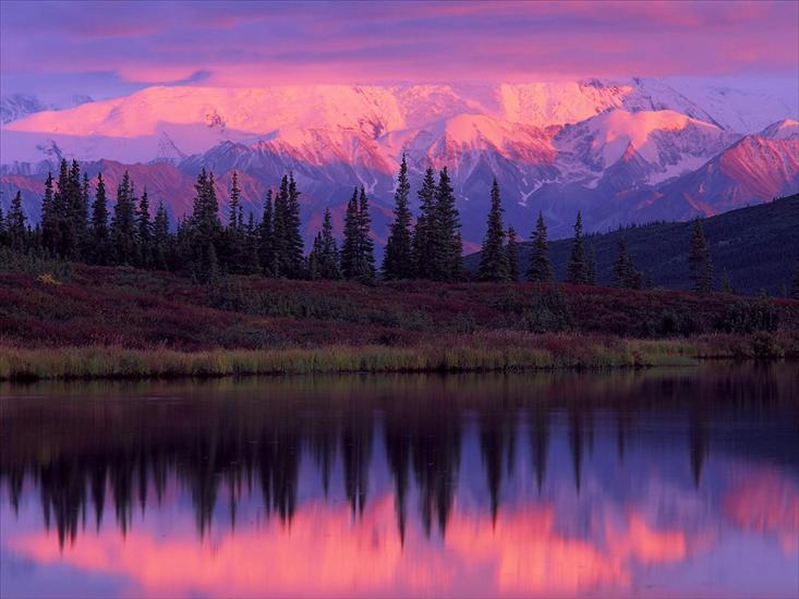 Krajobrazy różne - Wonder-Lake-and-Alaska-Range-at-Sunset_-Denali-National-Park_-Alaska.jpg