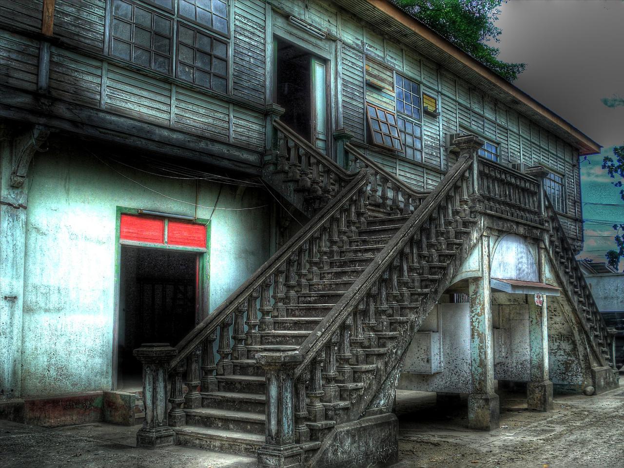 schody - Old_Stairs_by_Raerobstar.jpg
