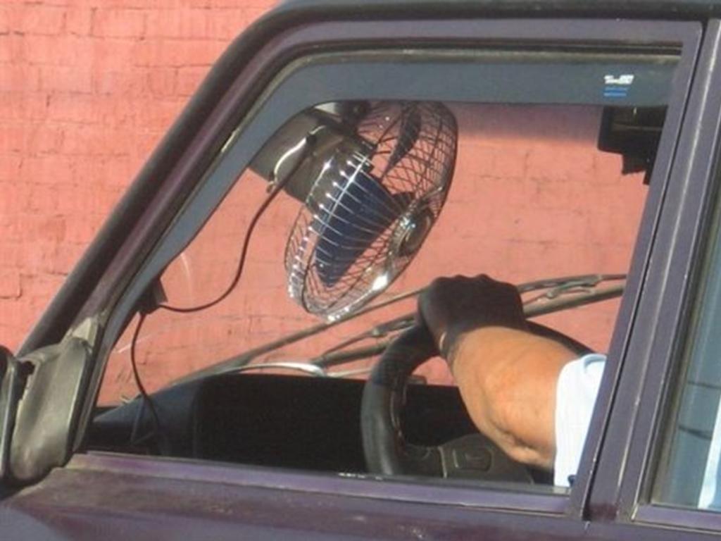 śmieszne - - wyposazenie samochodu, - klimatyzacja oczywiscie jest.jpg