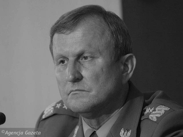 lista osób, którzy zginęli - General-Bronislaw-Kwiatkowski--1950-2010--byl-generalem.jpg